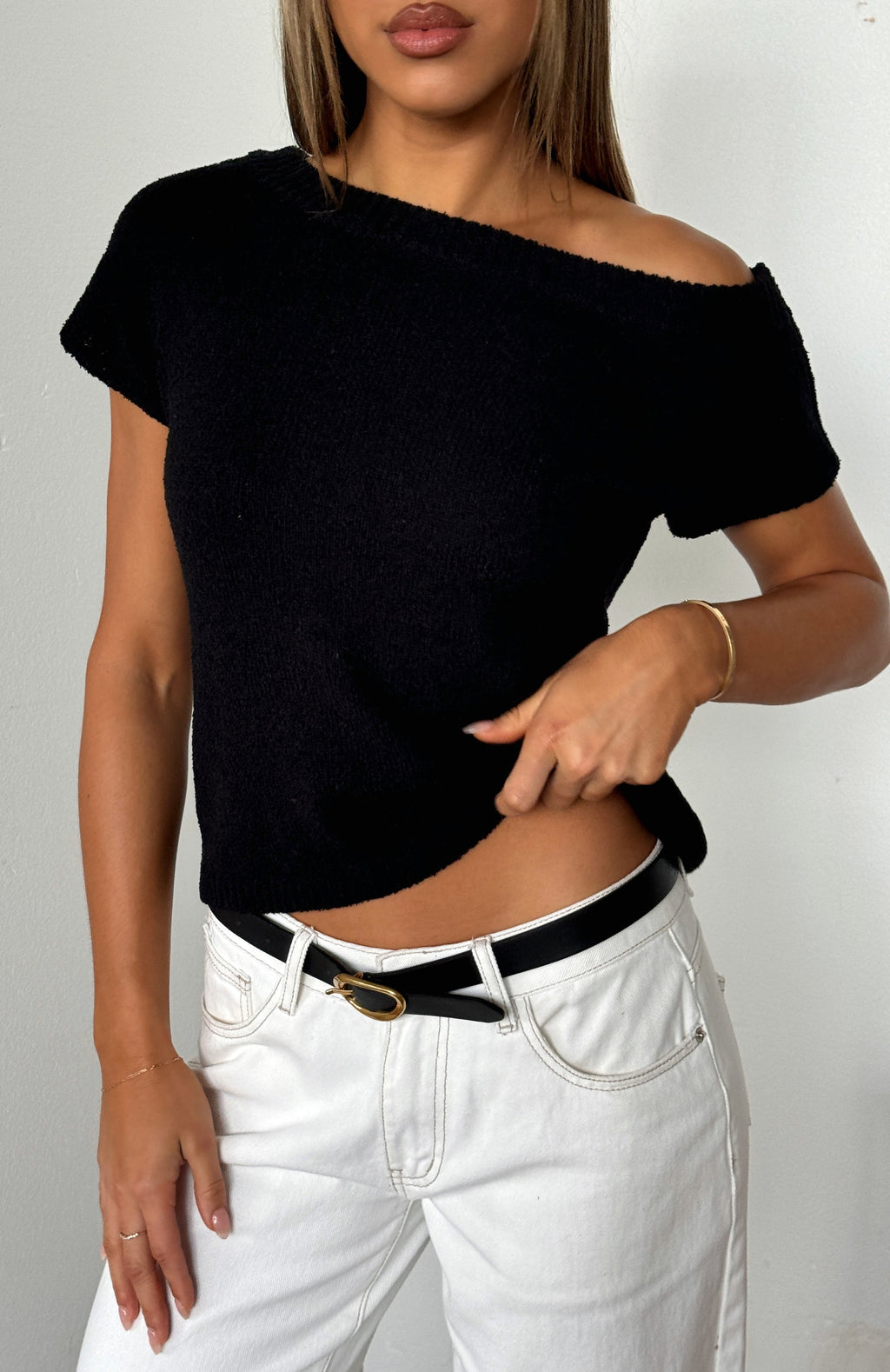 Fionna - Black One-Shoulder Knit Top