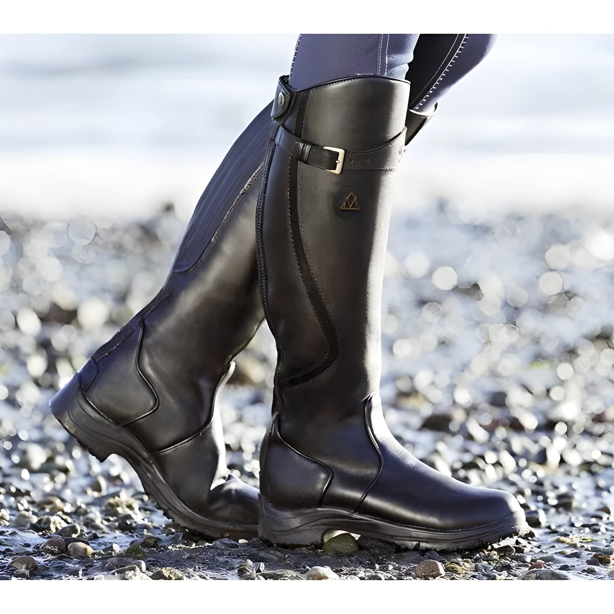 Women's Flat Ankle Boots with Buckle Detail, Round Toe and Riding Style for Comfortable Everyday Wear and Casual Looks